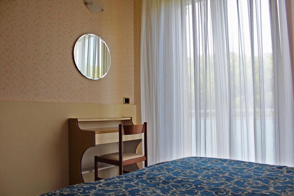 Hotel Royal Мизано-Адриатико Экстерьер фото